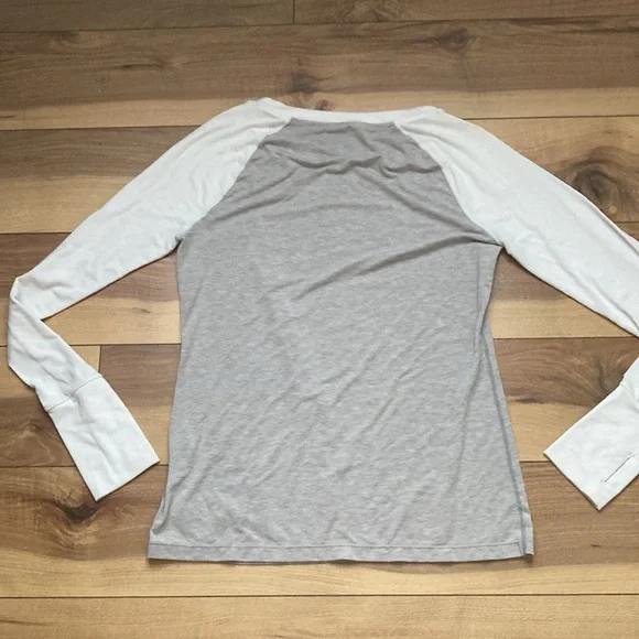GapFit Breathe Long Sleeve Tee - Picture 6 of 9